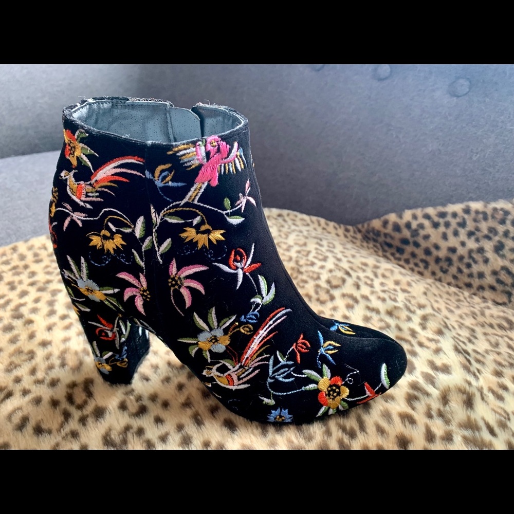 Embroidered Booties - Picture 4 of 6